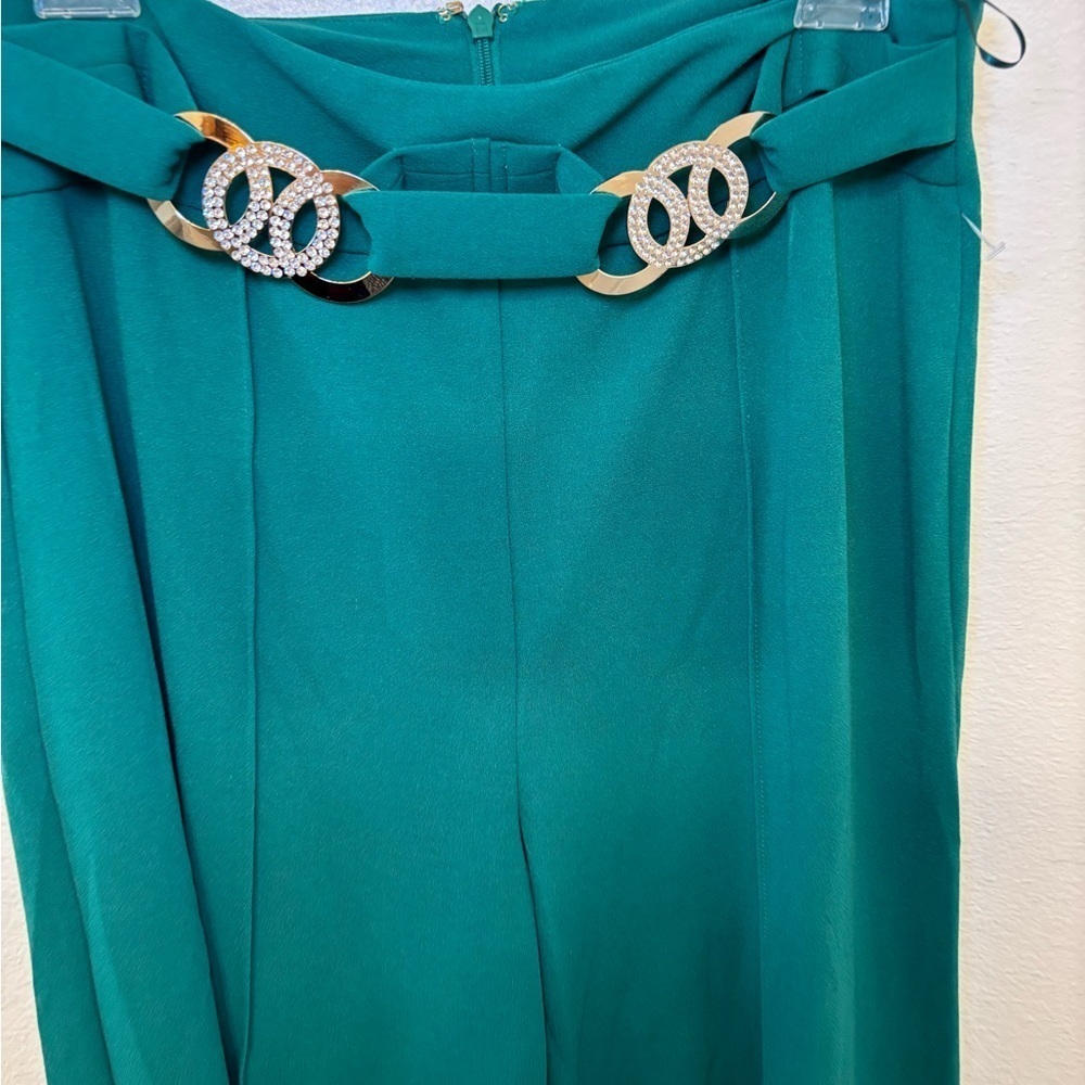 Chic Green Trousers with gold Belt Detail - Picture 2 of 4